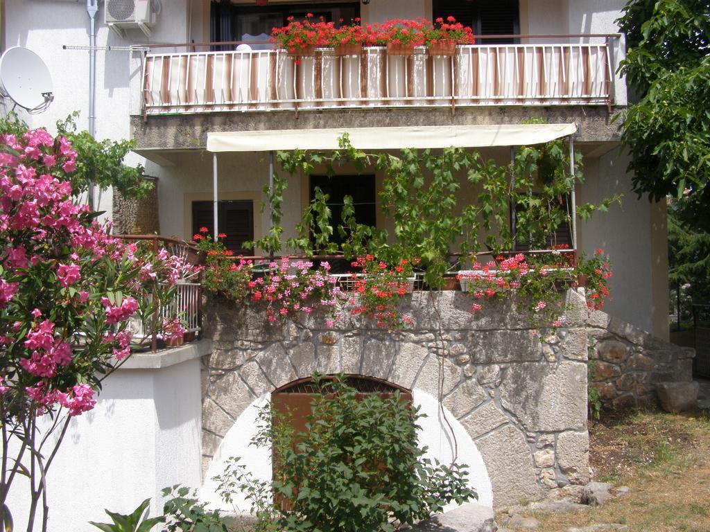 Apartments Sabina I Grapes Malinska Buitenkant foto
