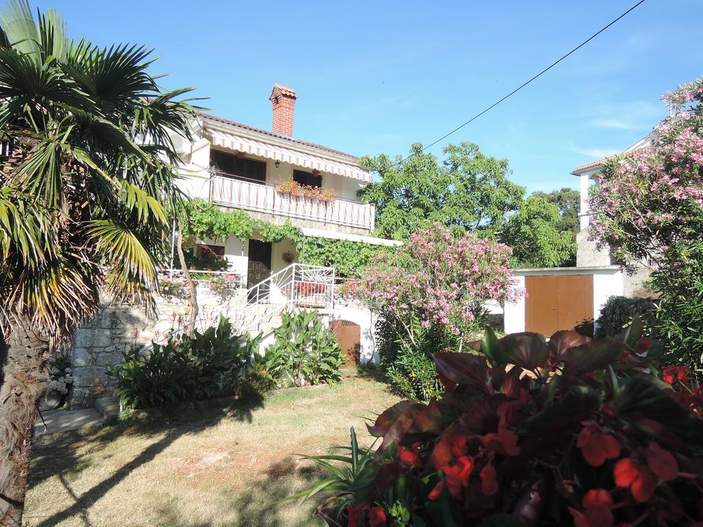 Apartments Sabina I Grapes Malinska Buitenkant foto